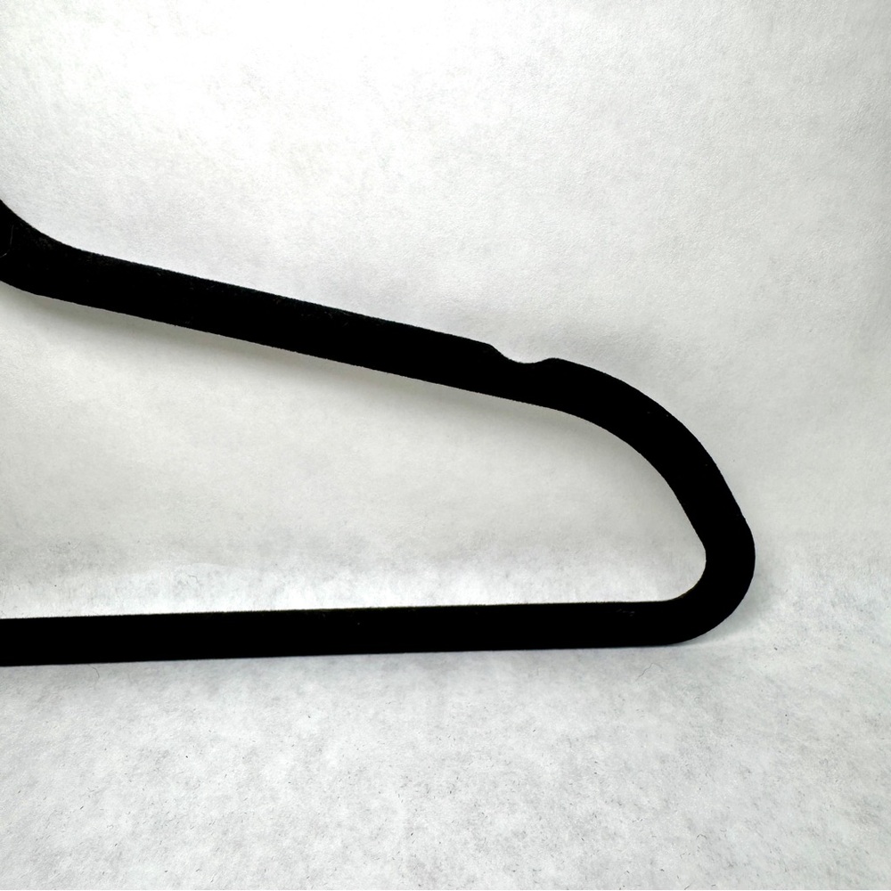 Lot of 30 Black Velvet Flocked Hangers - Picture 4 of 5